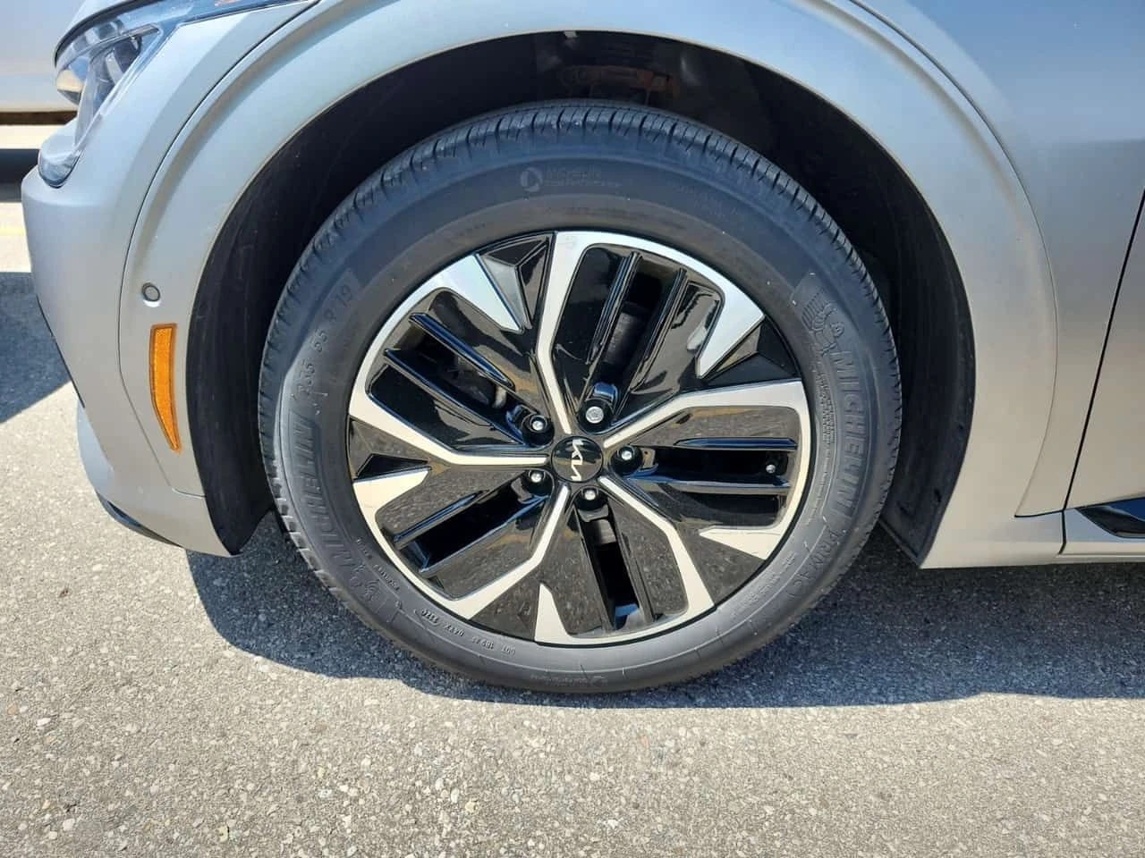 Kia EV6  Long Range W/gt line Pkg 1 / АВТОКРЕДИТ/CARFAX, снимка 4 - Автомобили и джипове - 55544321