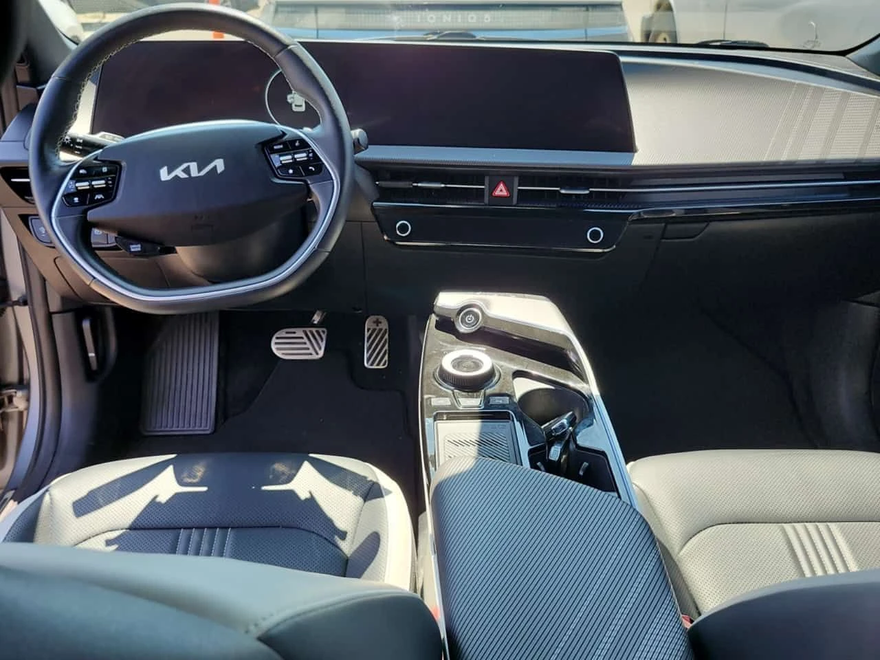 Kia EV6  Long Range W/gt line Pkg 1 / АВТОКРЕДИТ/CARFAX, снимка 10 - Автомобили и джипове - 55544321