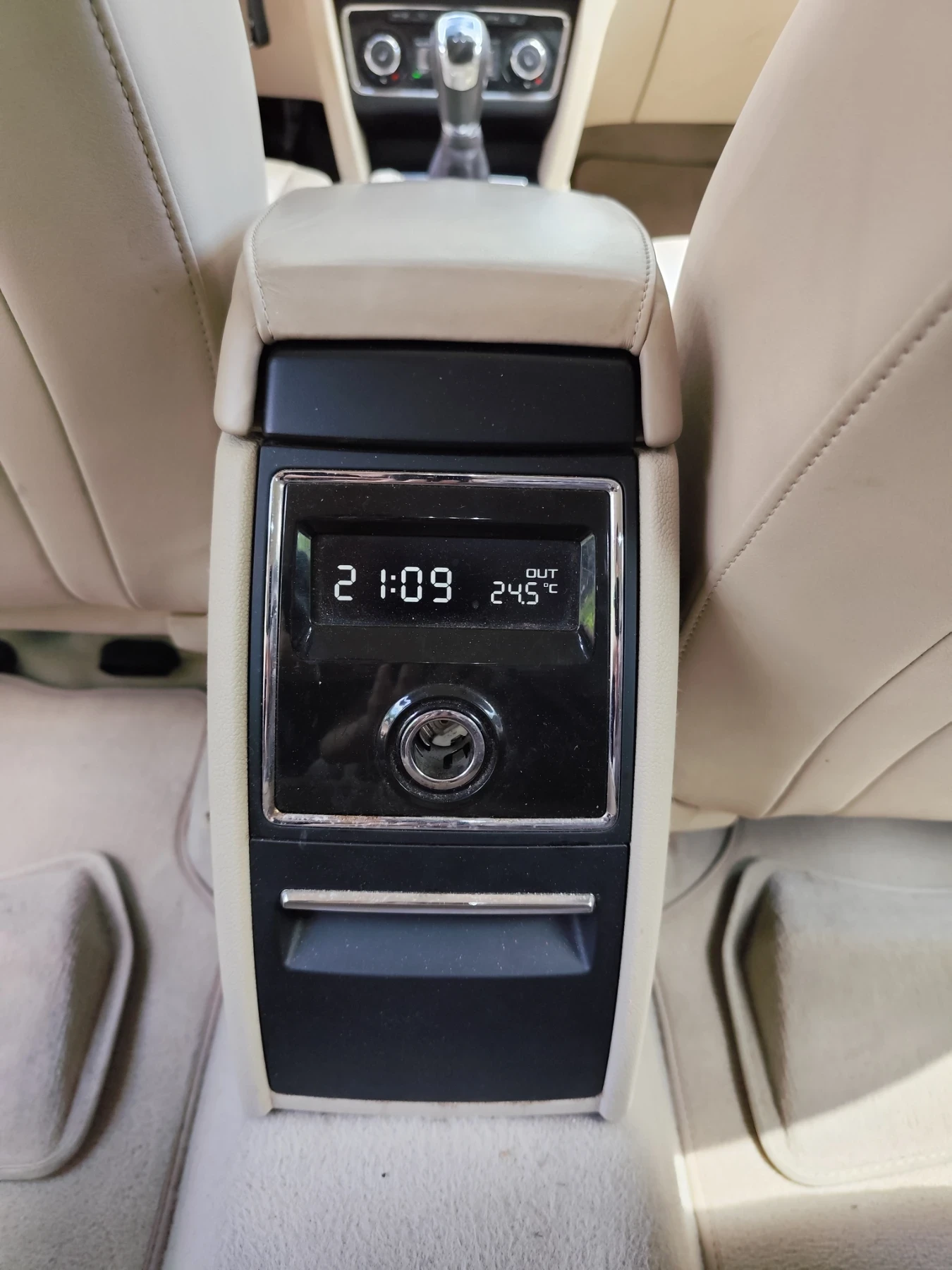 Skoda Superb Седан, снимка 9 - Автомобили и джипове - 55562822