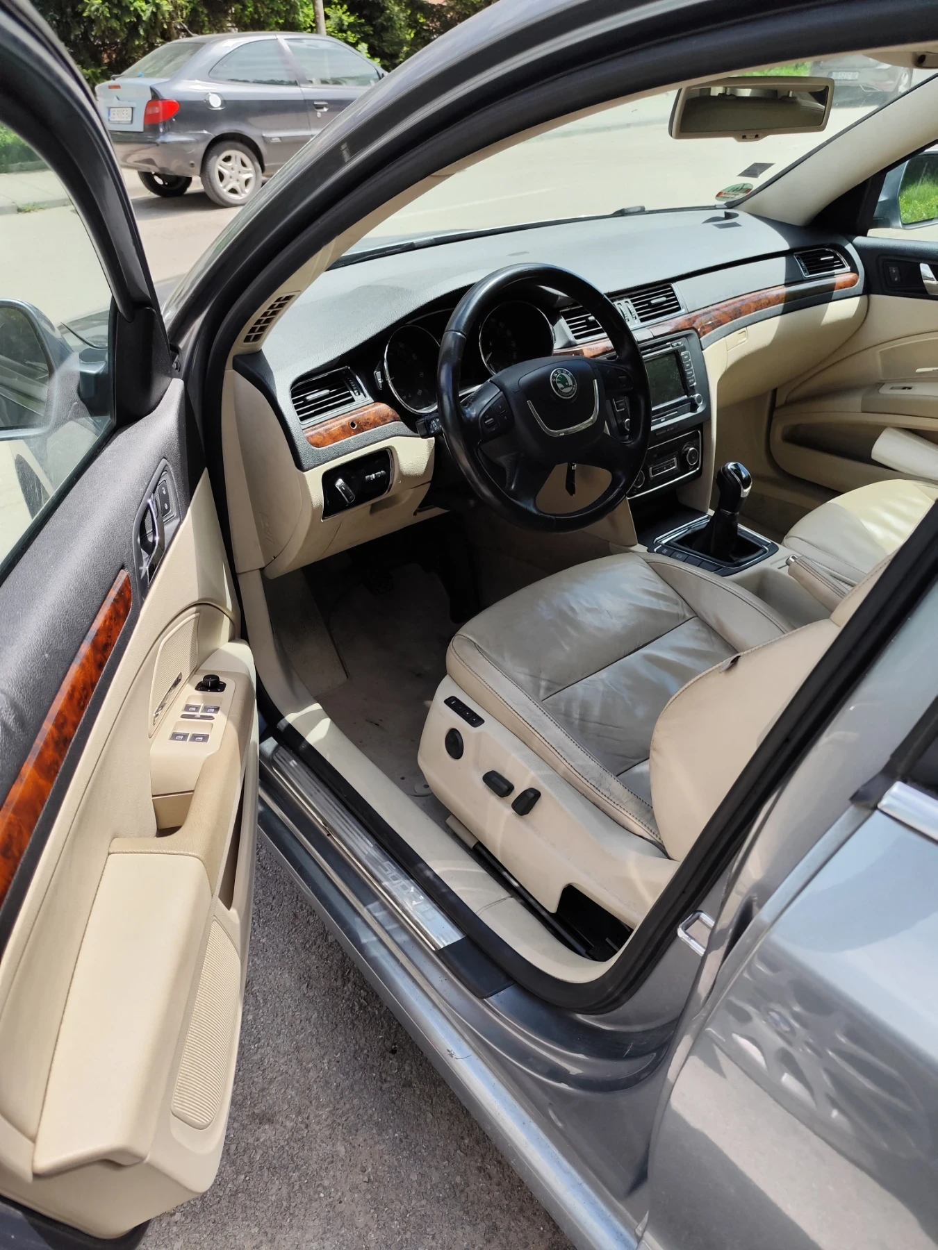 Skoda Superb Седан, снимка 4 - Автомобили и джипове - 55562822