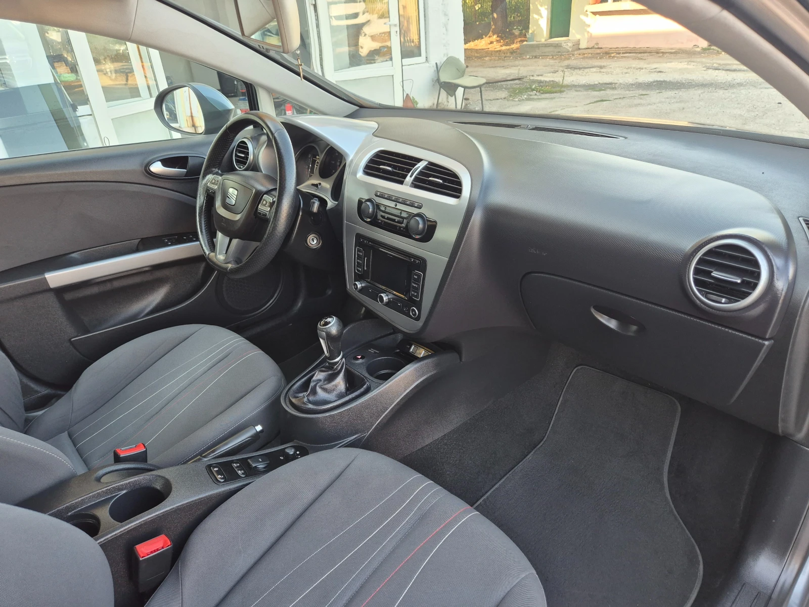 Seat Leon 1.6TDI NAVI KLIMA ITALY, снимка 13 - Автомобили и джипове - 55578831