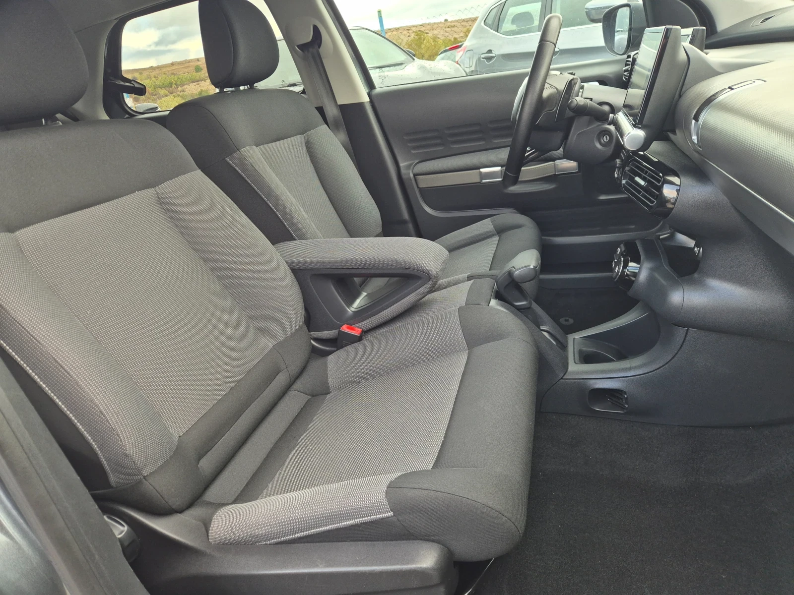 Citroen C4 Cactus 1.6 HDI  Automatik, снимка 11 - Автомобили и джипове - 56632044