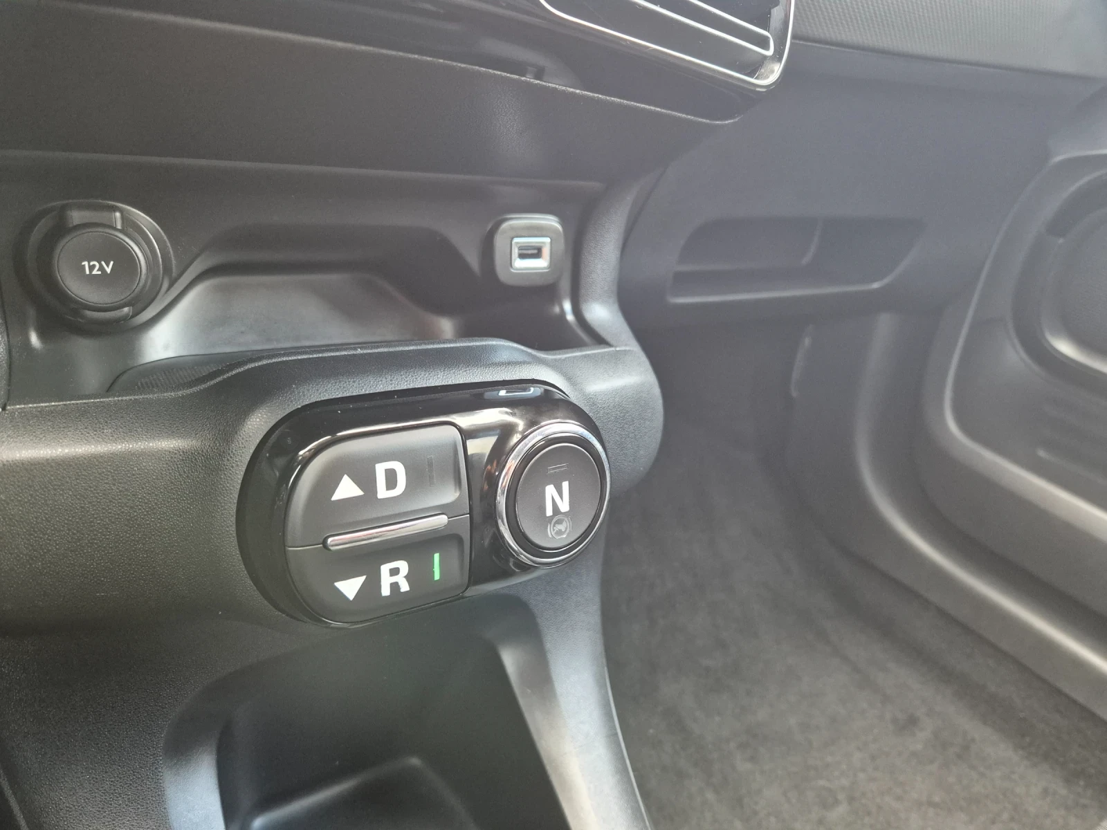 Citroen C4 Cactus 1.6 HDI  Automatik, снимка 13 - Автомобили и джипове - 56632044