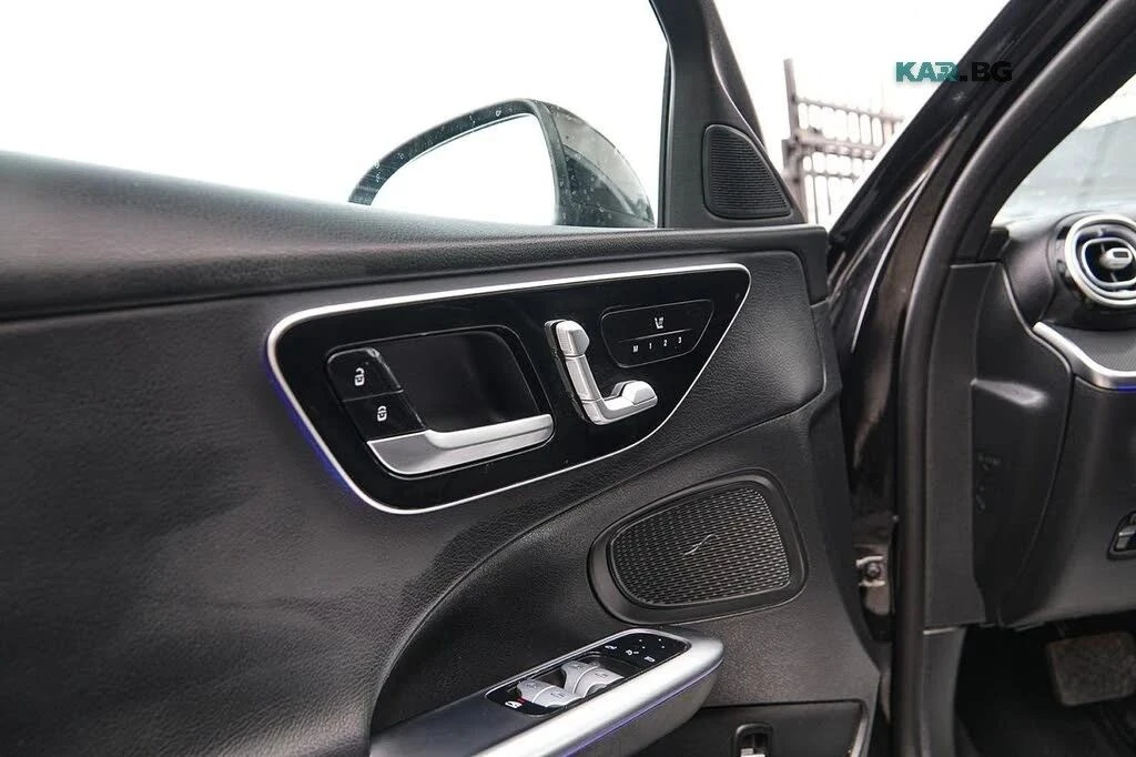 Mercedes-Benz C 300, снимка 13 - Автомобили и джипове - 56683311