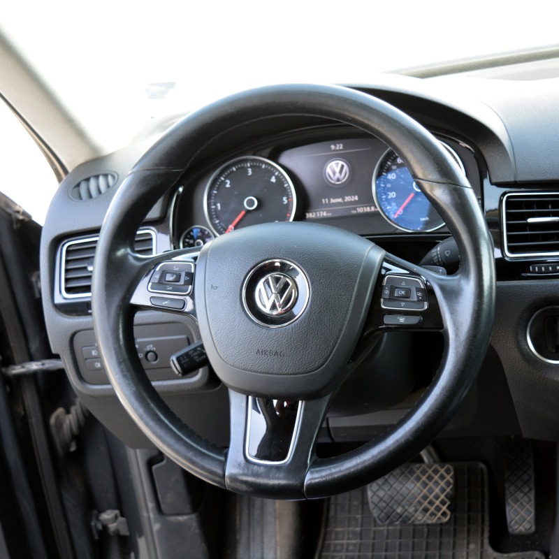VW Touareg 3.0 TDI, снимка 8 - Автомобили и джипове - 46182218
