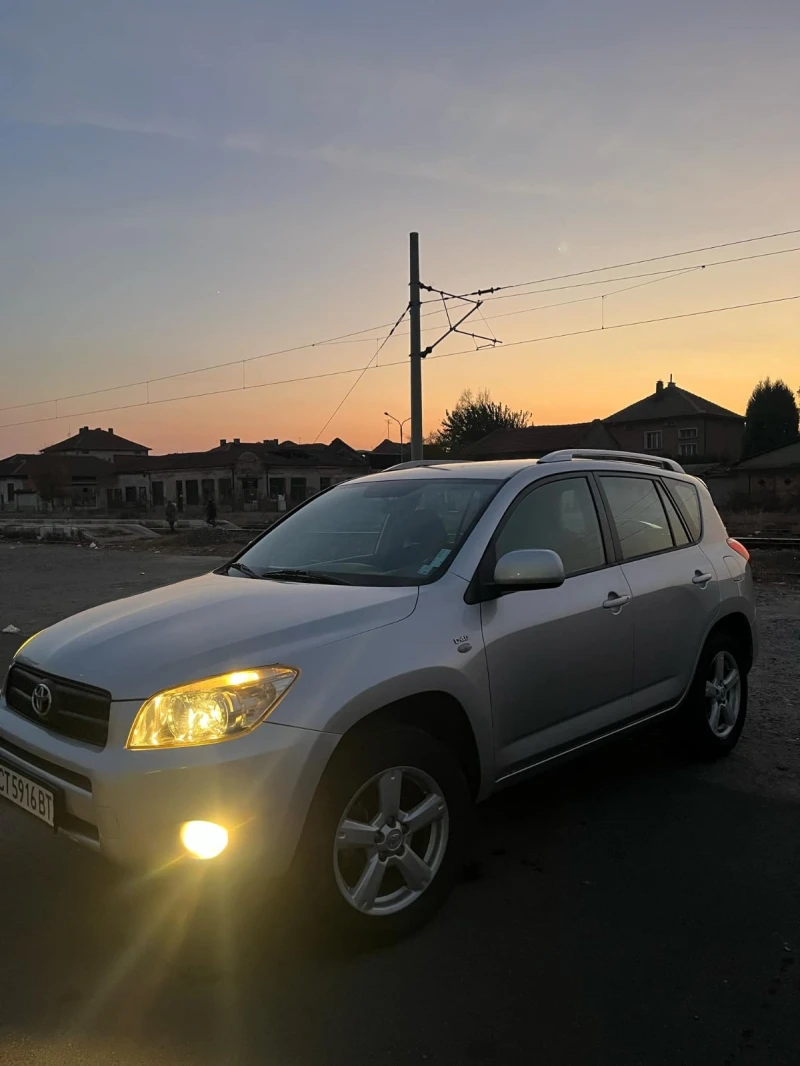 Toyota Rav4, снимка 4 - Автомобили и джипове - 47972138