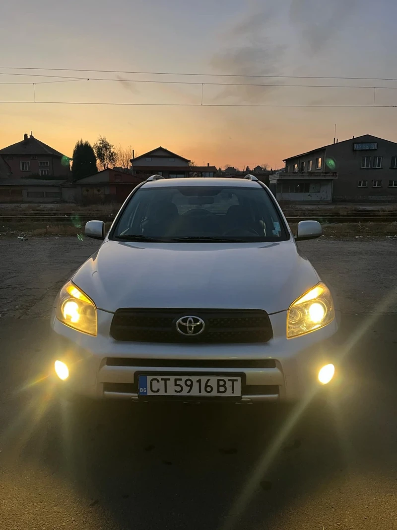 Toyota Rav4, снимка 1 - Автомобили и джипове - 47972138