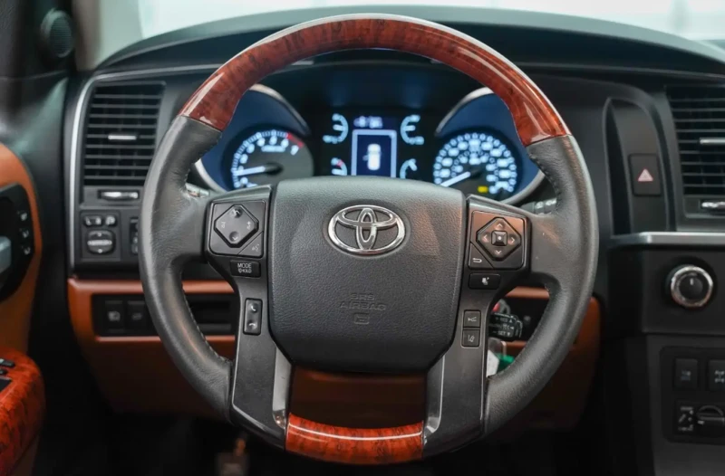 Toyota Sequoia 2018 Toyota Sequoia 4WD Platinum, снимка 8 - Автомобили и джипове - 52156011