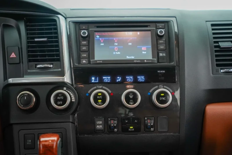 Toyota Sequoia 2018 Toyota Sequoia 4WD Platinum, снимка 11 - Автомобили и джипове - 52156011