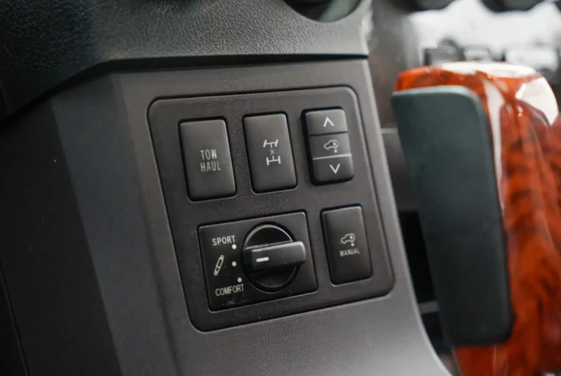 Toyota Sequoia 2018 Toyota Sequoia 4WD Platinum, снимка 12 - Автомобили и джипове - 52156011