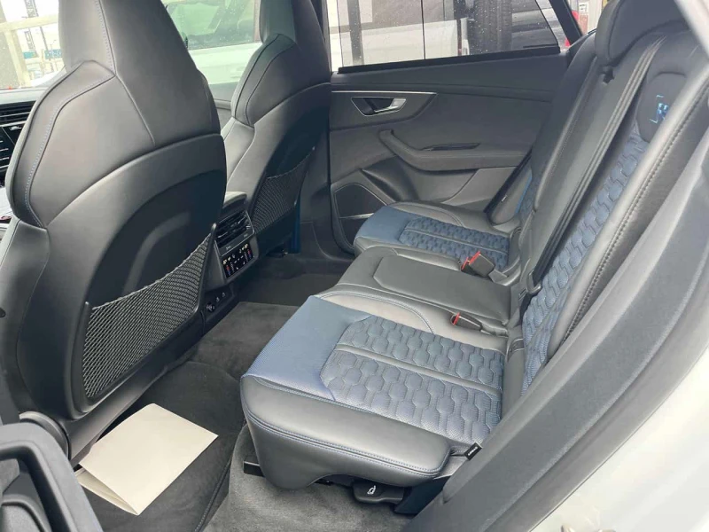 Audi RSQ8 * performance * Bang & Olufsen* PANO* KEYLESS* ПОД, снимка 11 - Автомобили и джипове - 53534339