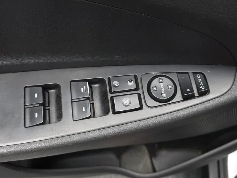 Hyundai Tucson 1.7 2WD STYLE, снимка 17 - Автомобили и джипове - 55801459