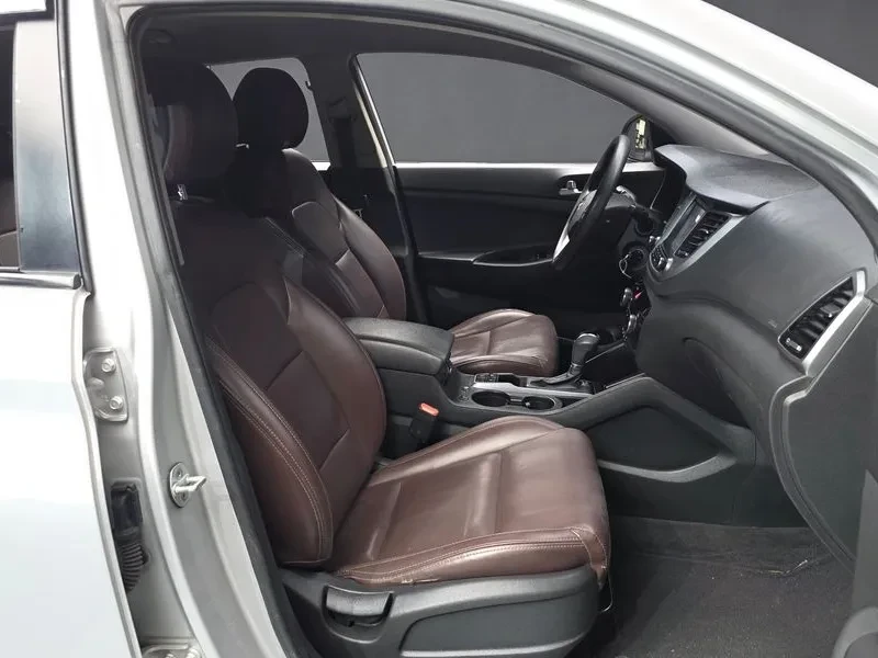 Hyundai Tucson 1.7 2WD STYLE, снимка 11 - Автомобили и джипове - 55801459