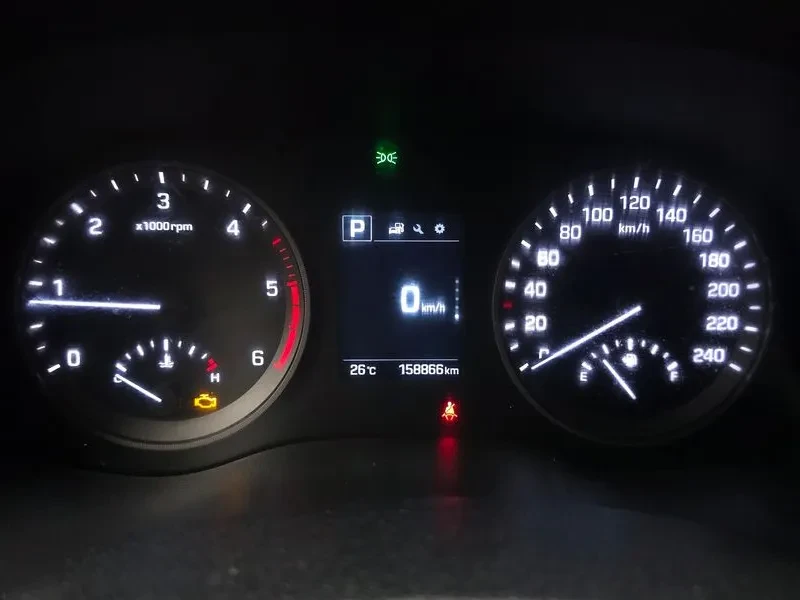 Hyundai Tucson 1.7 2WD STYLE, снимка 8 - Автомобили и джипове - 55801459