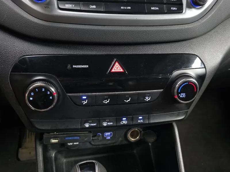 Hyundai Tucson 1.7 2WD STYLE, снимка 16 - Автомобили и джипове - 55801459