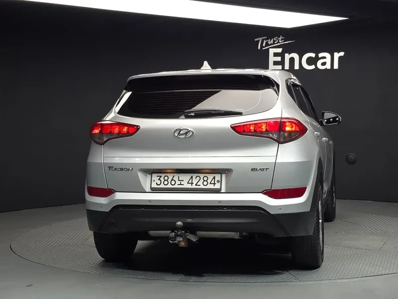 Hyundai Tucson 1.7 2WD STYLE, снимка 4 - Автомобили и джипове - 55801459