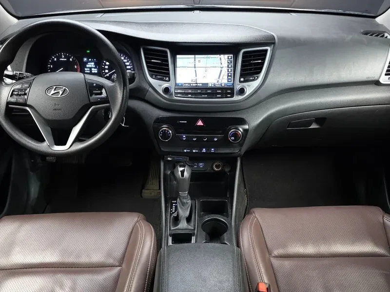 Hyundai Tucson 1.7 2WD STYLE, снимка 7 - Автомобили и джипове - 55801459