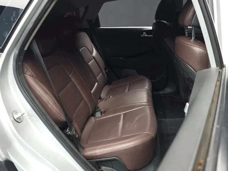 Hyundai Tucson 1.7 2WD STYLE, снимка 12 - Автомобили и джипове - 55801459