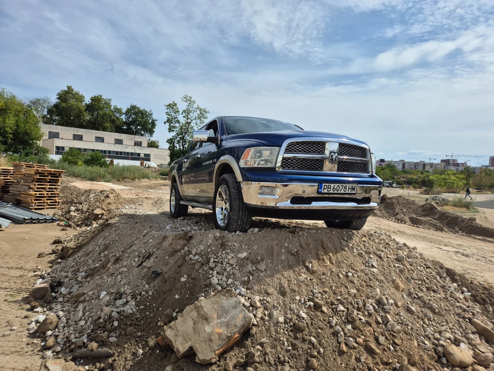 Dodge RAM 1500 Laramie 5.7 HEMI - изображение 9