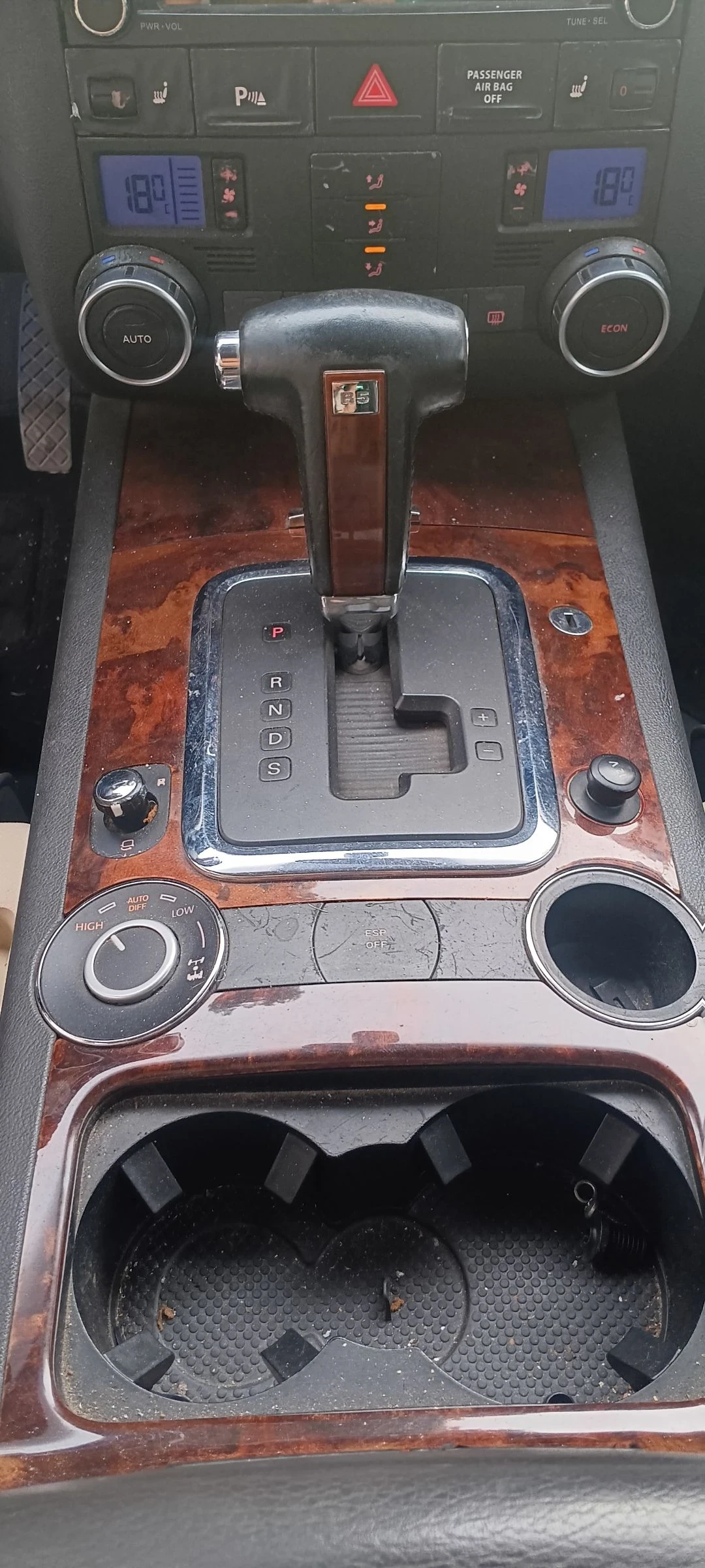 VW Touareg, снимка 14 - Автомобили и джипове - 54810335