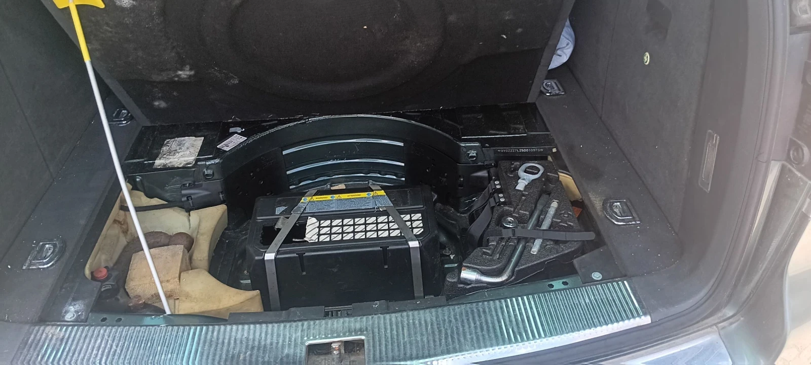 VW Touareg, снимка 16 - Автомобили и джипове - 54810335