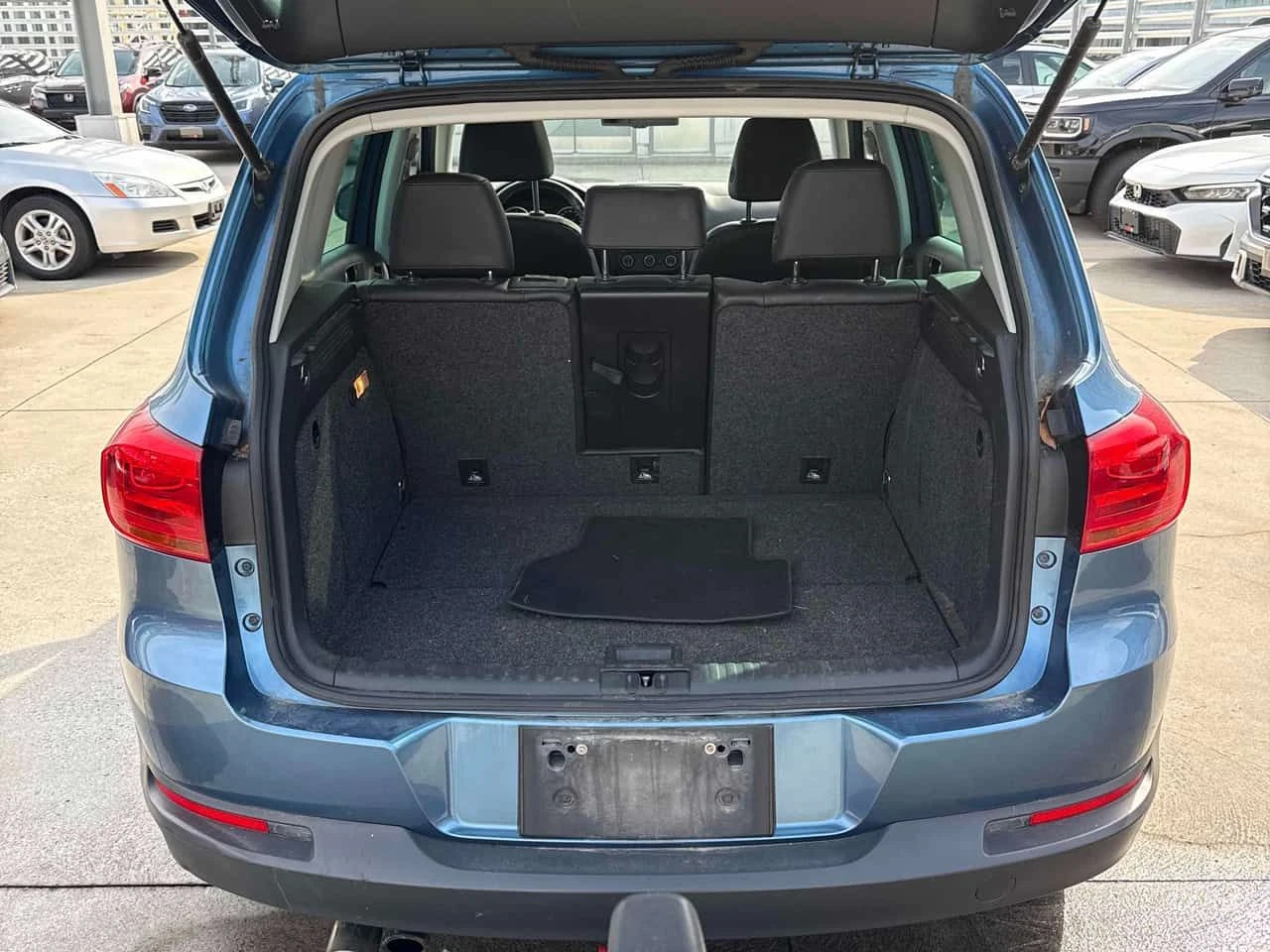 VW Tiguan * Comfortline * АВТОКРЕДИТ БЕЗ ПЪРВОНАЧАЛНА ВНОСКА, снимка 13 - Автомобили и джипове - 55680289