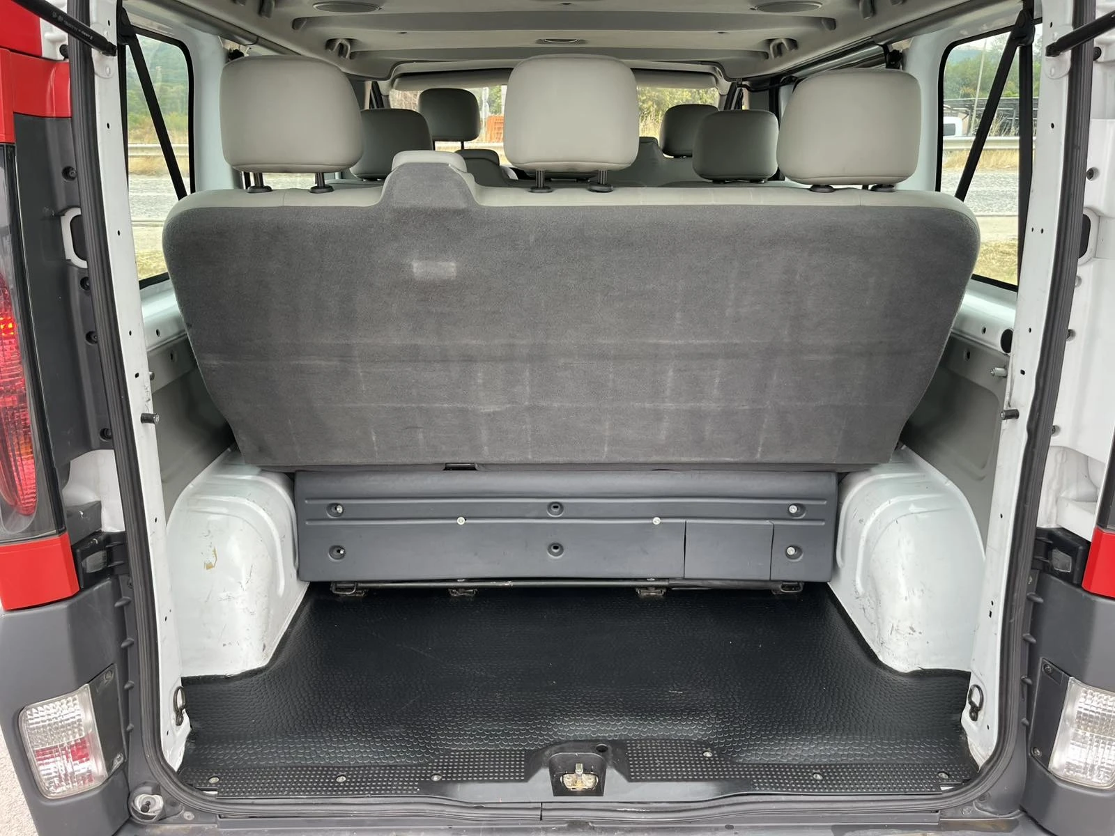 Opel Vivaro FACE 1.9СDТI  EURO 4 6 СКОРОСТИ 9 МЕСТА КЛИМАТИК , снимка 14 - Бусове и автобуси - 55848948