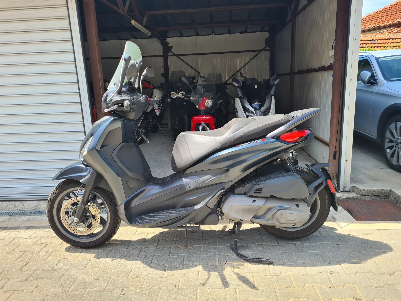 Piaggio Beverly 300i ABS/ ASR, снимка 2 - Мотоциклети и мототехника - 54825903