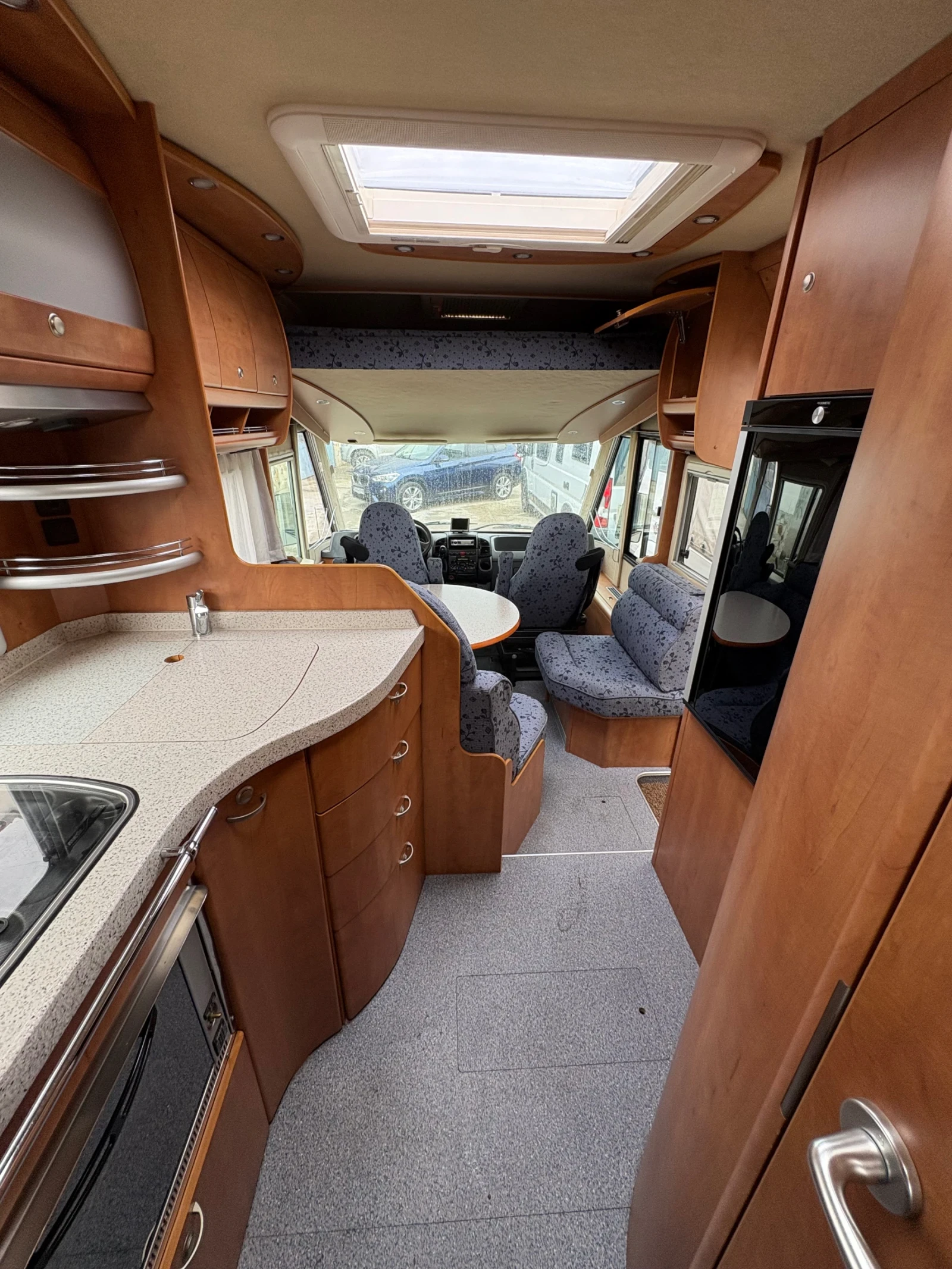 Кемпер Carthago E-Line 2.8 Jtd, снимка 10 - Каравани и кемпери - 53723141