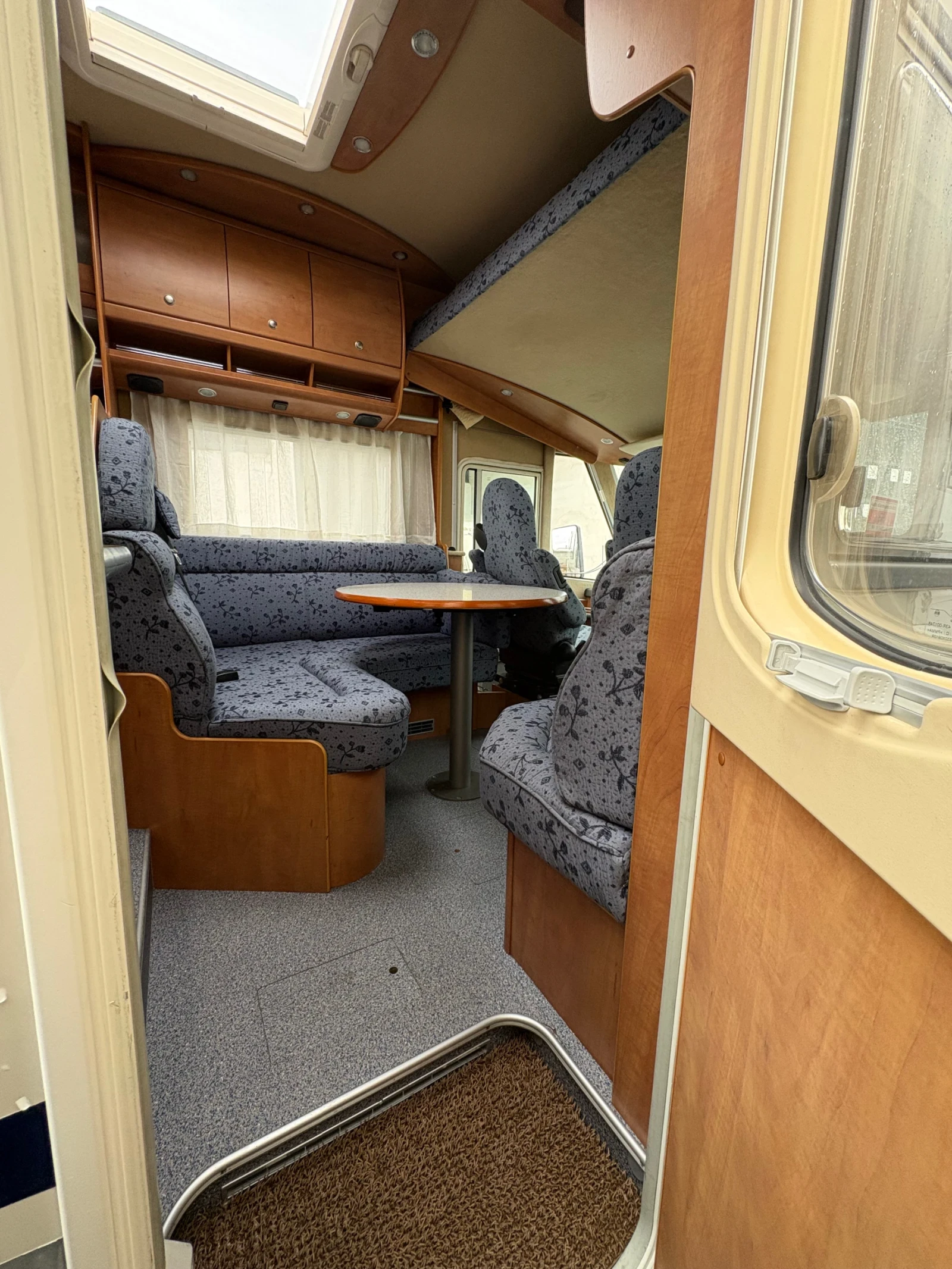 Кемпер Carthago E-Line 2.8 Jtd, снимка 9 - Каравани и кемпери - 53723141