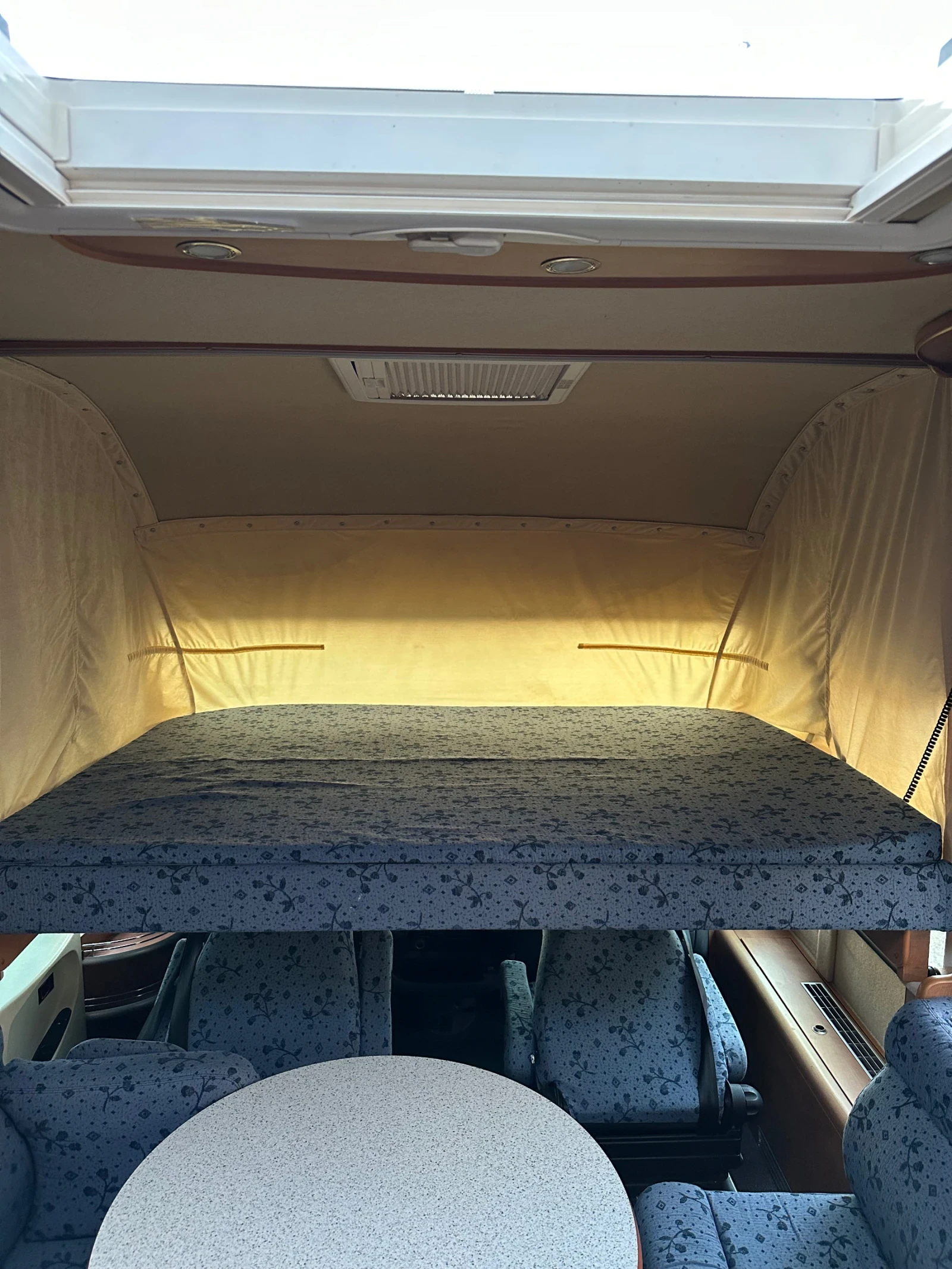 Кемпер Carthago E-Line 2.8 Jtd, снимка 13 - Каравани и кемпери - 53723141