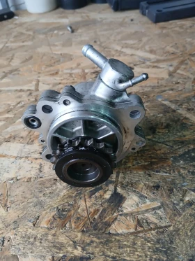 R2AA 18G00 вакум помпа Mazda CX7 , снимка 2