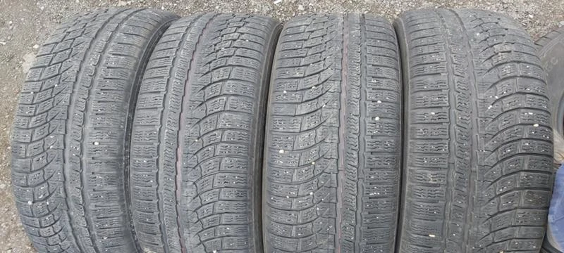 Гуми Зимни 245/45R19, снимка 1 - Гуми и джанти - 33172029