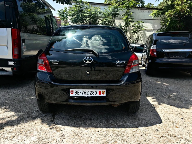 Toyota Yaris 1.3VVT-I!!ШВЕЙЦАРИЯ!!УНИКАТ!!, снимка 4 - Автомобили и джипове - 45933437