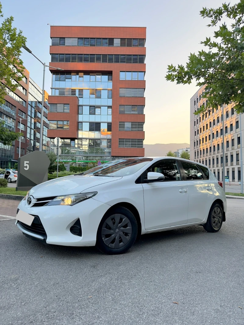 Toyota Auris 1.4 дизел - подгряване на седалки - климатроник, снимка 4 - Автомобили и джипове - 46832588