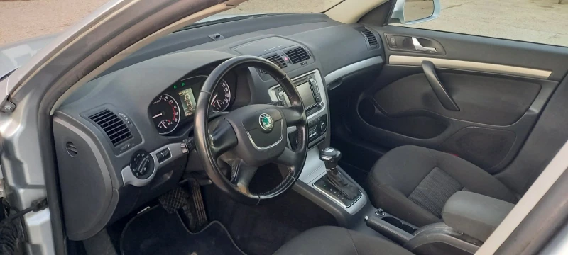 Skoda Octavia 2.0TDI 8V Автоматик Швейцария, снимка 9 - Автомобили и джипове - 48117758