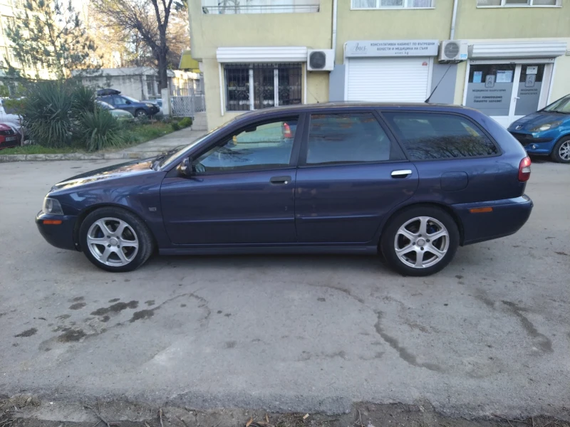 Volvo V40 1.9D Turbo, снимка 2 - Автомобили и джипове - 48511572