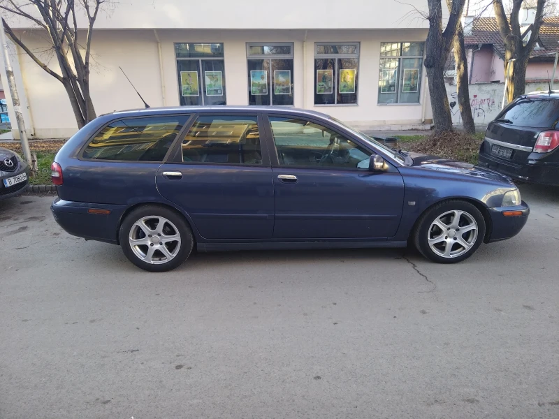 Volvo V40 1.9D Turbo, снимка 5 - Автомобили и джипове - 48511572