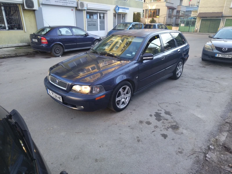 Volvo V40 1.9D Turbo, снимка 1 - Автомобили и джипове - 48511572