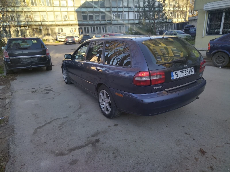 Volvo V40 1.9D Turbo, снимка 3 - Автомобили и джипове - 48511572