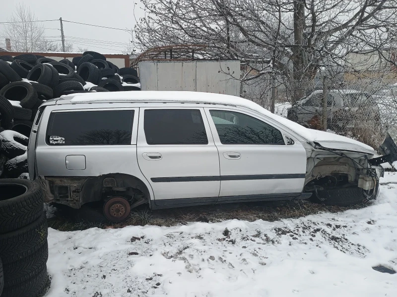 Volvo V70, снимка 1 - Автомобили и джипове - 48772010