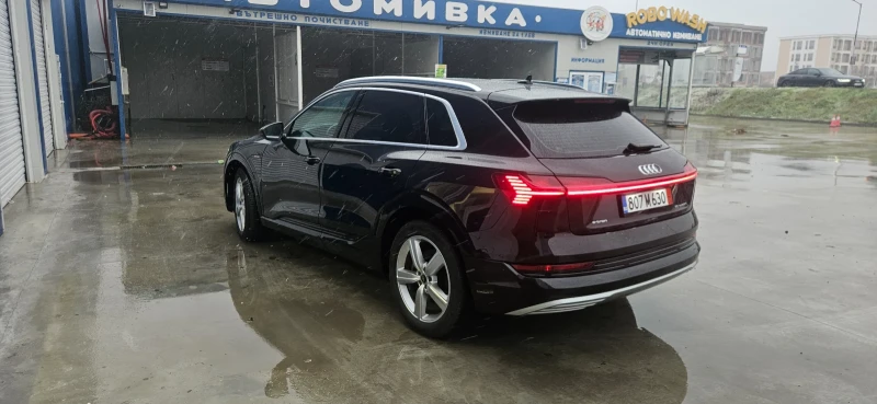 Audi E-Tron, снимка 4 - Автомобили и джипове - 53516869