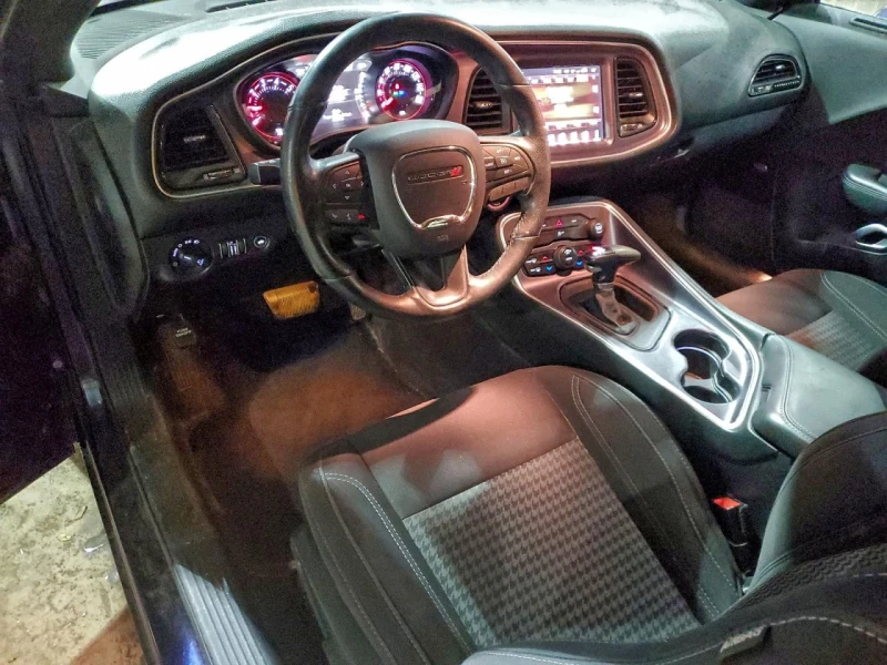 Dodge Challenger R/T, снимка 8 - Автомобили и джипове - 53554558