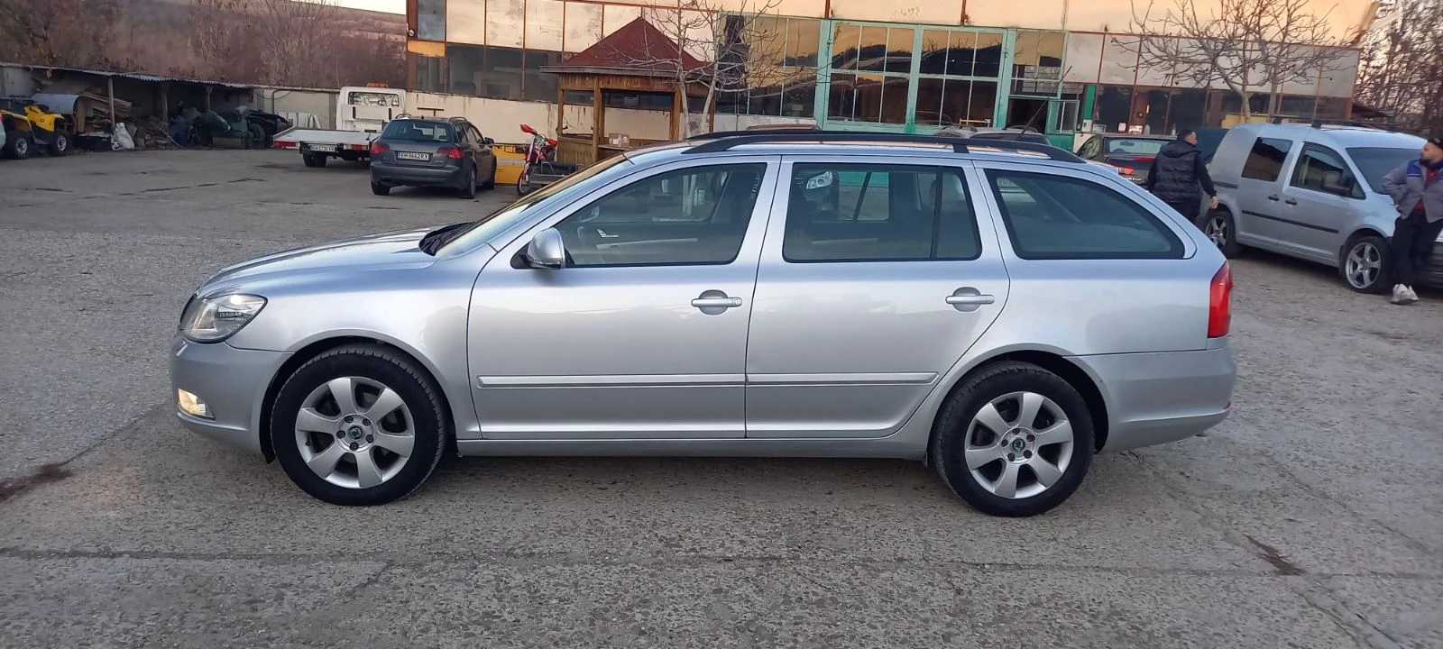 Skoda Octavia 2.0TDI 8V Автоматик Швейцария - изображение 4