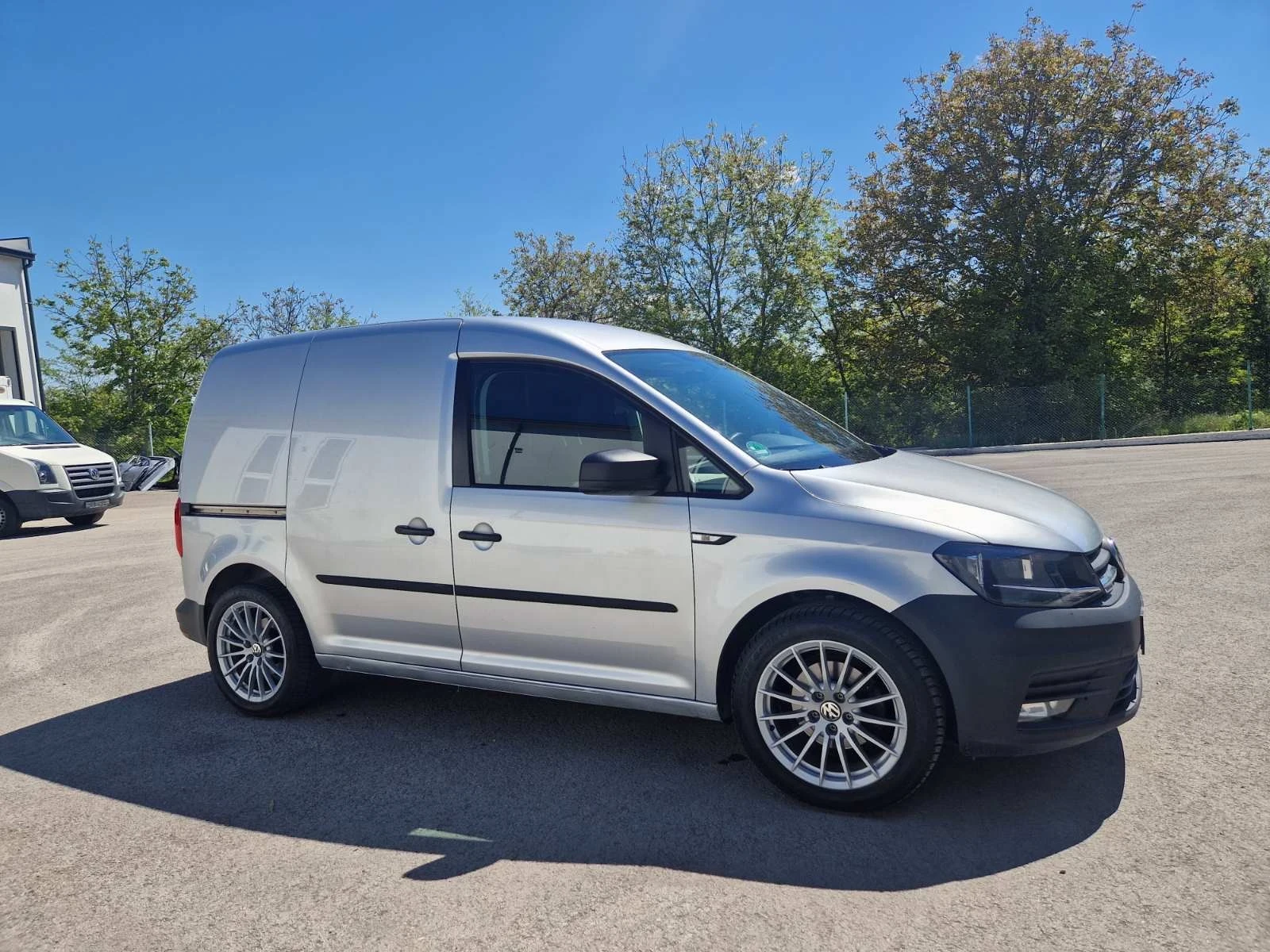 VW Caddy 2.0 tdi bluenotion - изображение 3