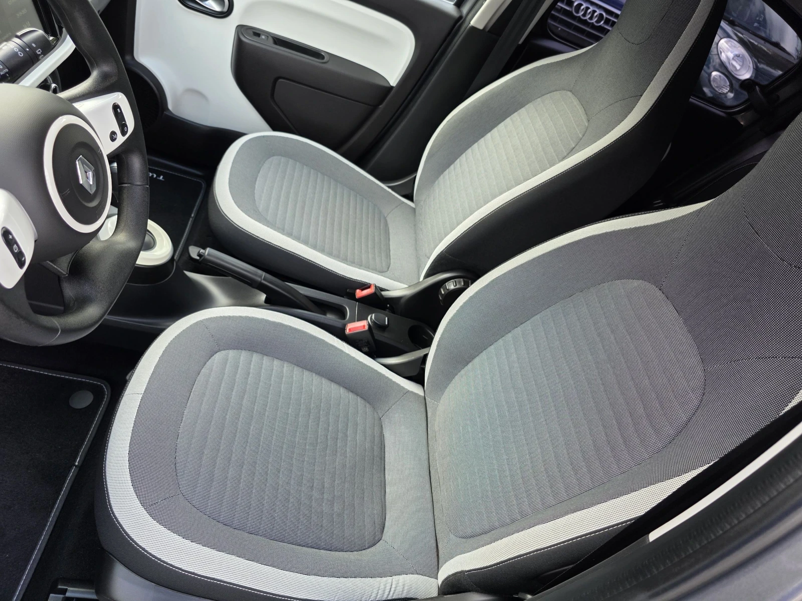 Renault Twingo 27.12.2022г. 28225км.гаранция - изображение 9