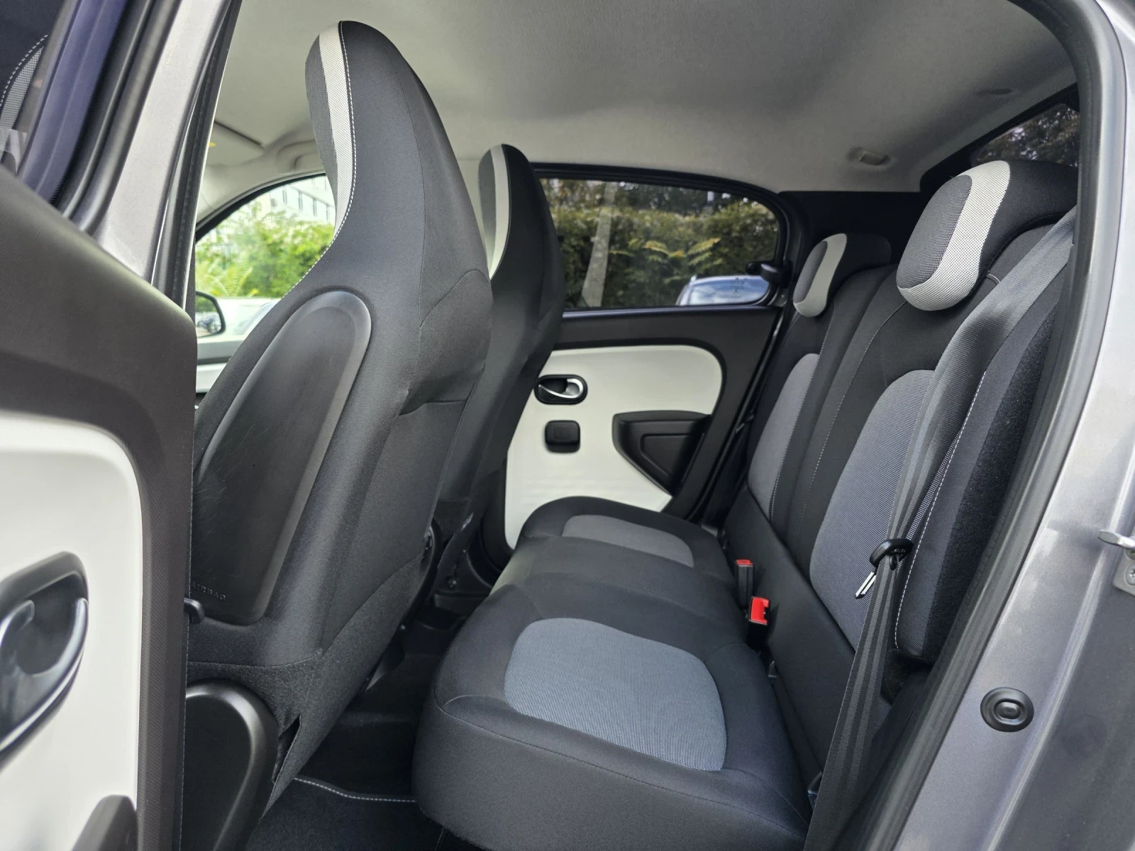 Renault Twingo 27.12.2022г. 28225км.гаранция - изображение 10