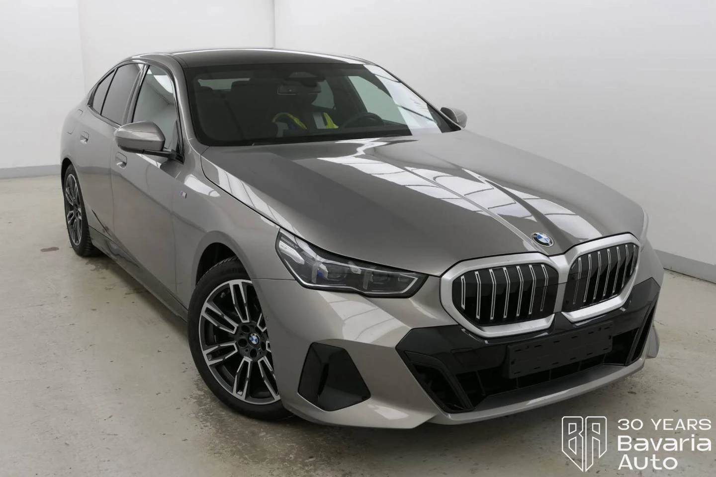 BMW 520 i M Sport Paket Steptronic - изображение 4