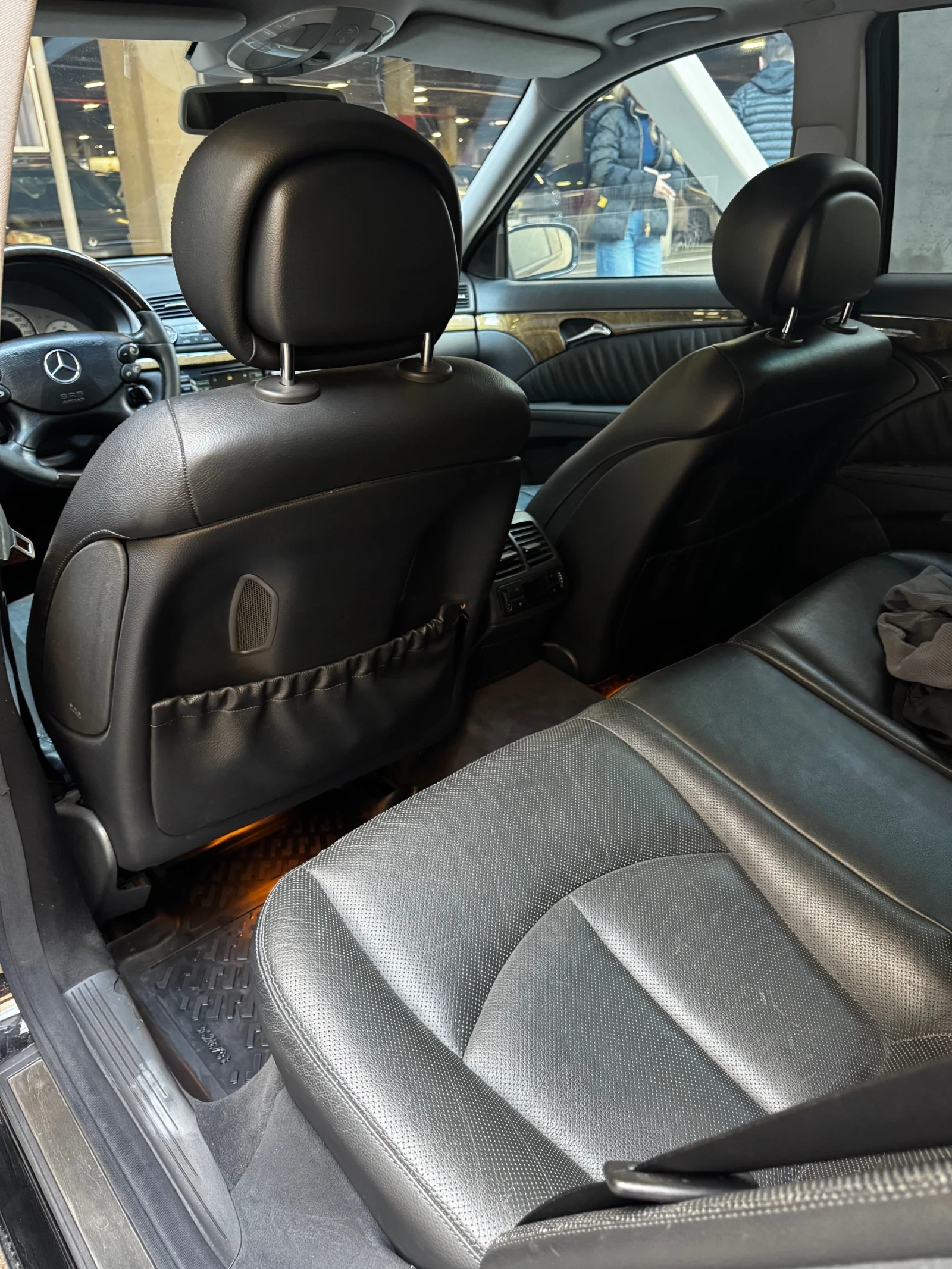 Mercedes-Benz E 320 4-MATIC, снимка 7 - Автомобили и джипове - 54408243