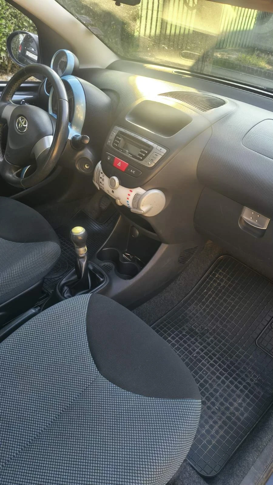 Toyota Aygo benzin 87 000km!, снимка 11 - Автомобили и джипове - 55628051